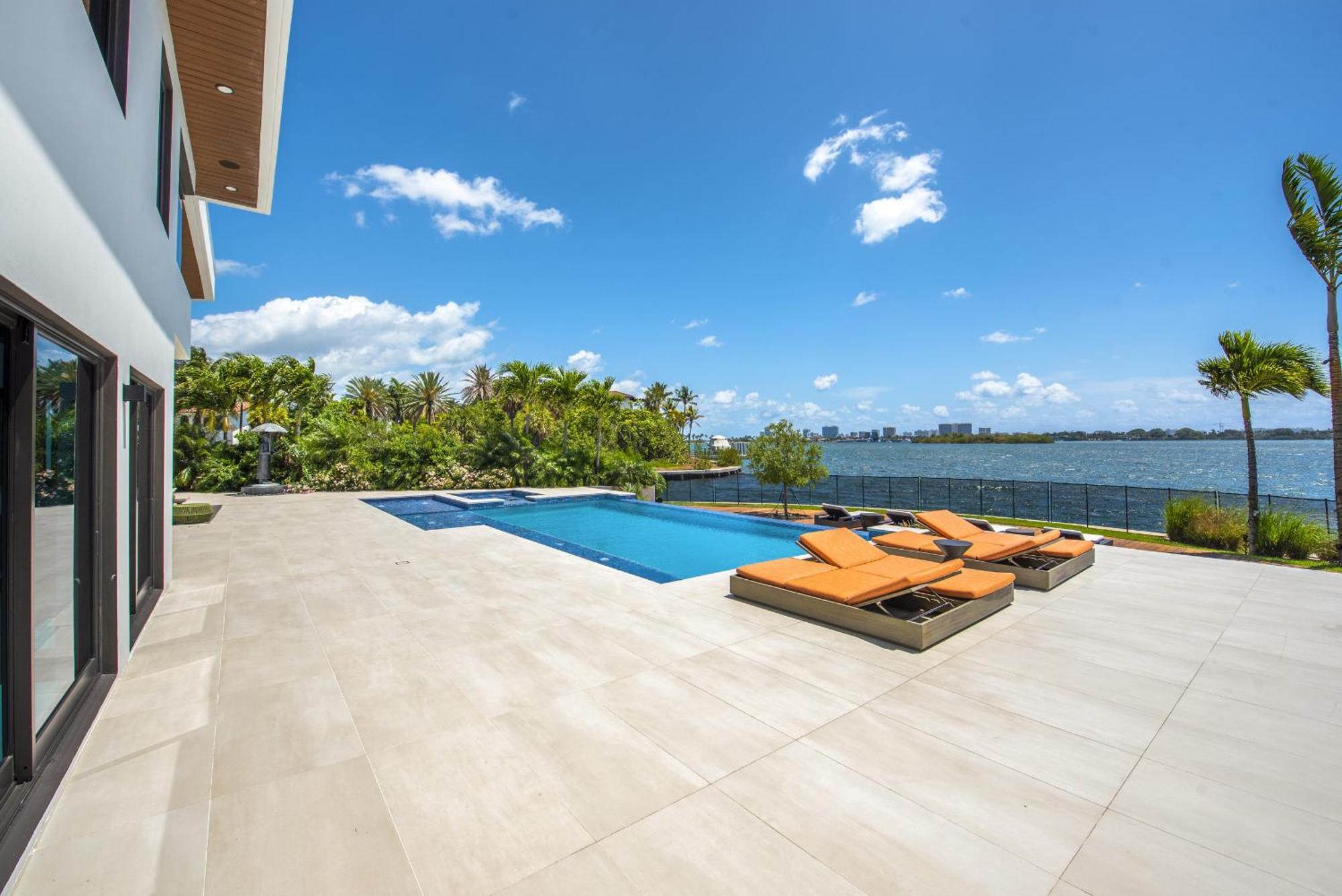 Indulge In Luxury Your Tranquil Resort Mansion Awaits In Vibrant Miami Норт Маями Екстериор снимка